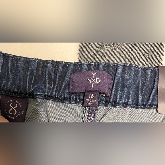 NYDJ NEW Women’s size 16 pull up Medium Wash Jeans with Lift & Tuck Technology - Picture 8 of 11